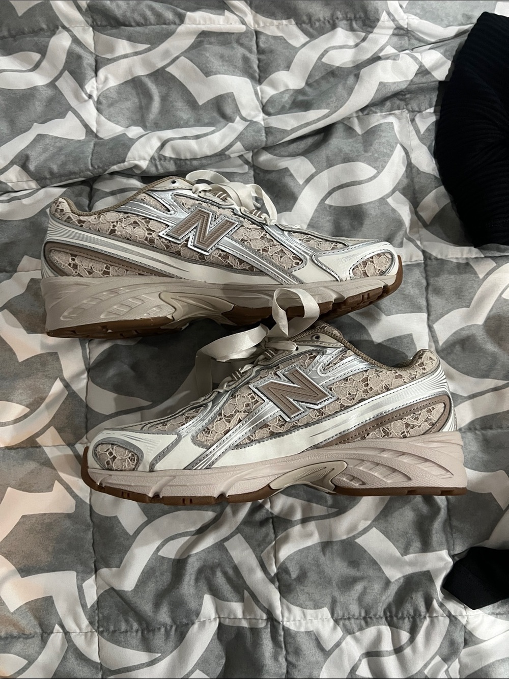 New balance 740  sneakers size 9
